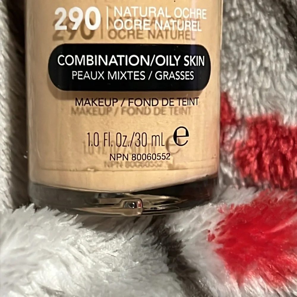 NWT Revlon Color Stay Foundation Long-Lasting Formula- 290 Natural Color